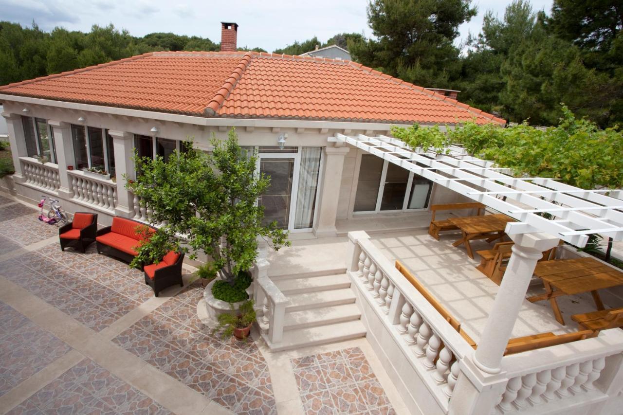 Apartments Barba Petra Dvori Сумартін Екстер'єр фото
