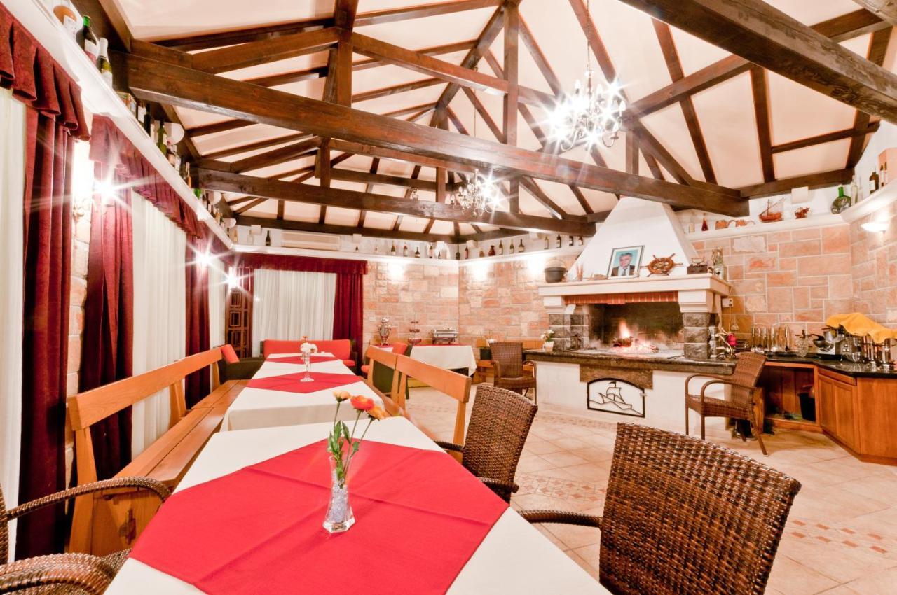 Apartments Barba Petra Dvori Сумартін Екстер'єр фото