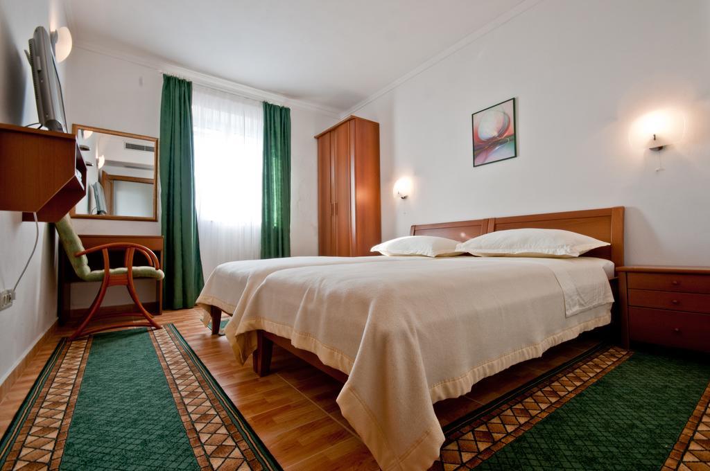 Apartments Barba Petra Dvori Сумартін Екстер'єр фото