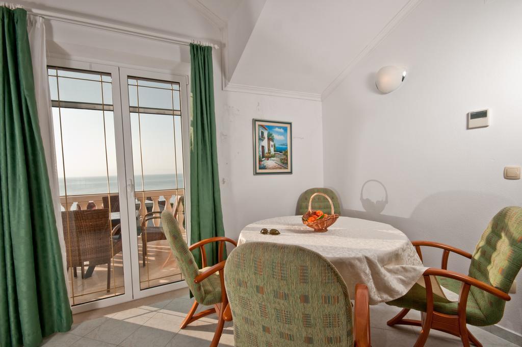 Apartments Barba Petra Dvori Сумартін Екстер'єр фото