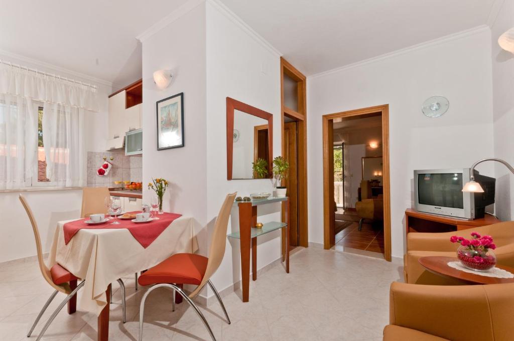 Apartments Barba Petra Dvori Сумартін Номер фото