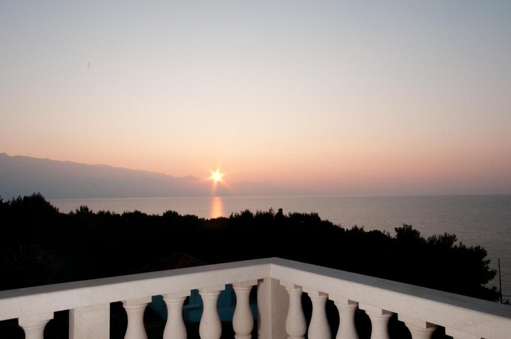 Apartments Barba Petra Dvori Сумартін Номер фото